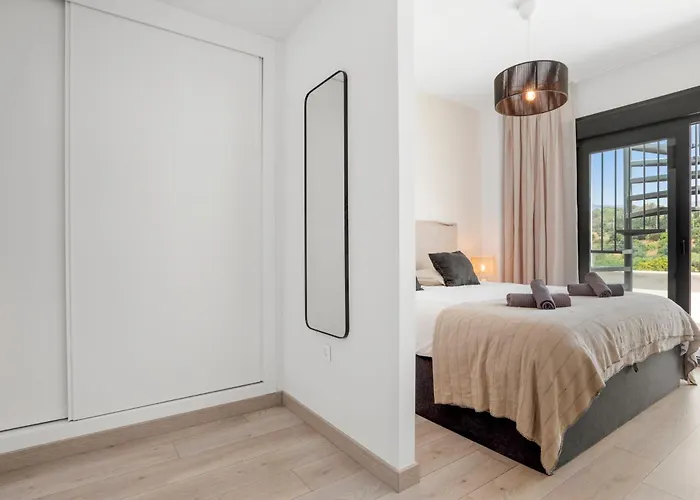 Solarium Penthouse Walk To & Old Town Estepona