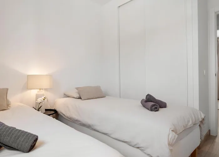 Solarium Penthouse Walk To & Old Town *