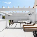 Solarium Penthouse Walk To & Old Town