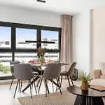 Solarium Penthouse Walk To & Old Town Apartment *