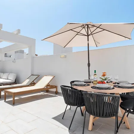 Solarium Penthouse Walk To & Old Town