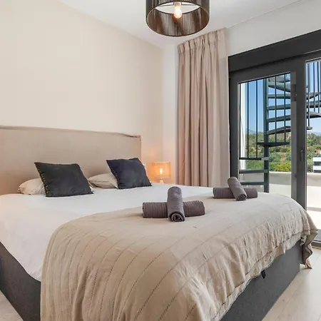 Solarium Penthouse Walk To & Old Town