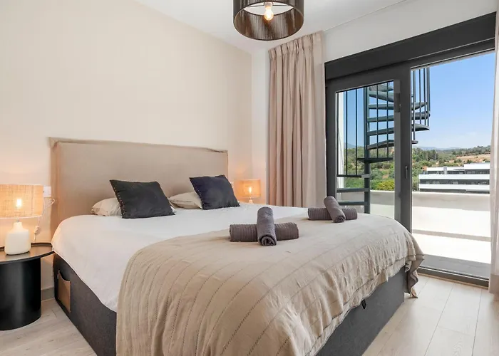 Solarium Penthouse Walk To & Old Town