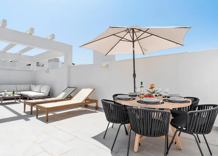 Solarium Penthouse Walk To & Old Town