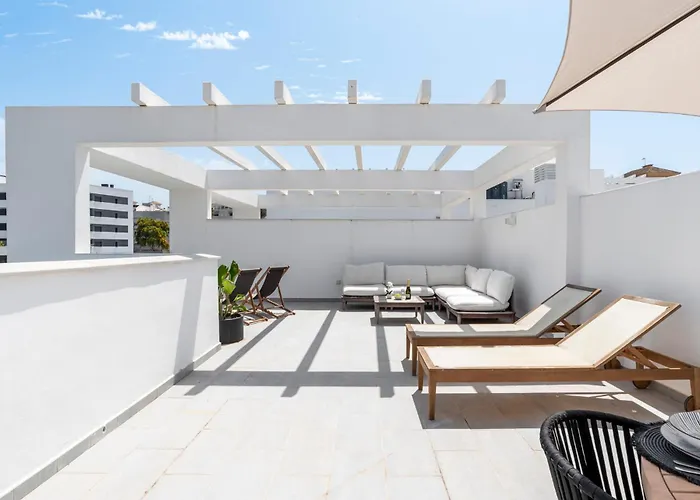 Solarium Penthouse Walk To & Old Town